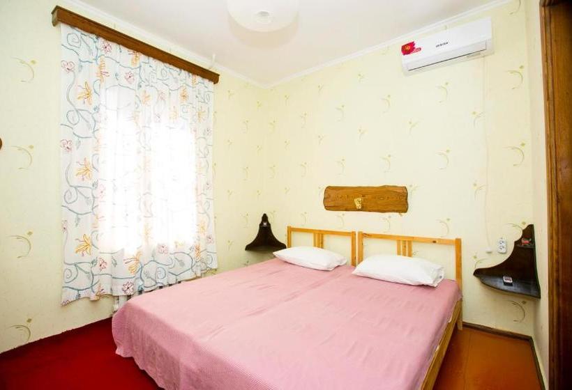 پانسیون Guest House Lavr