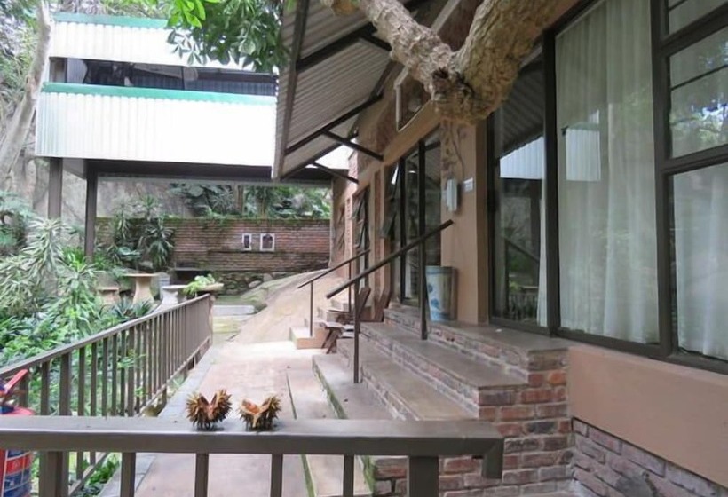 ペンション Lost Trail Bed And Breakfast