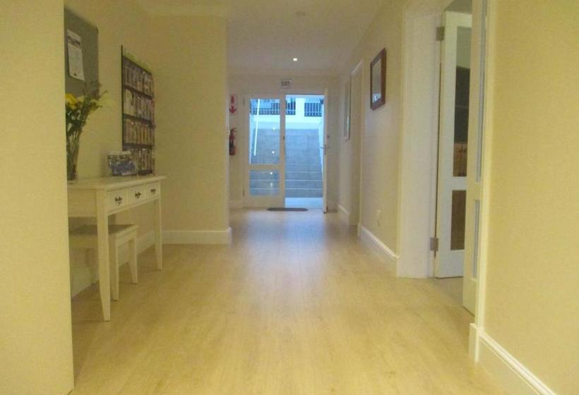 Пансион Westhill Luxury Guest House