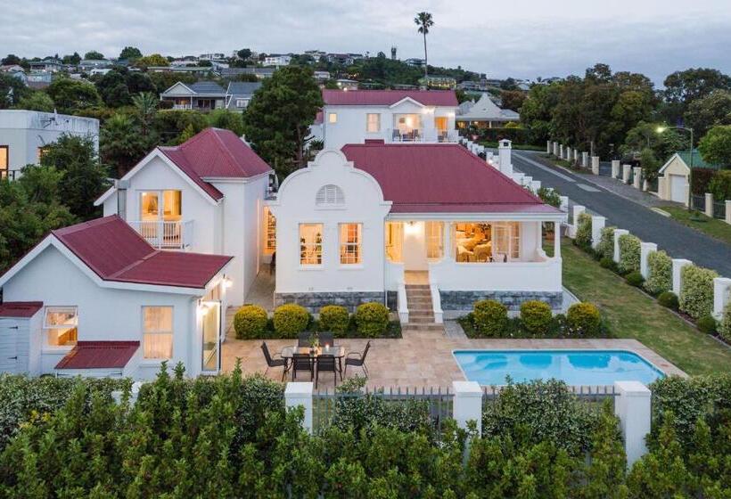 Пансион Westhill Luxury Guest House