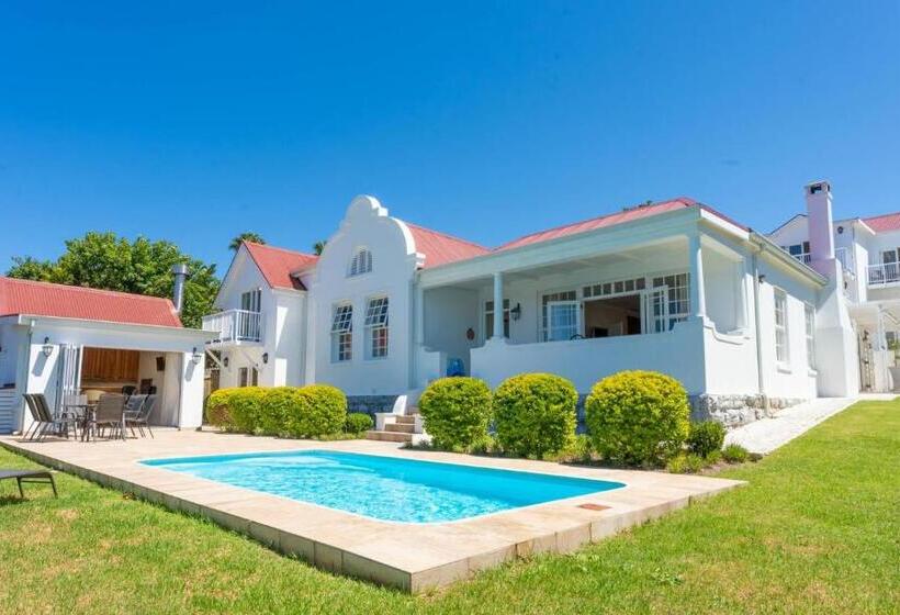 Пансион Westhill Luxury Guest House