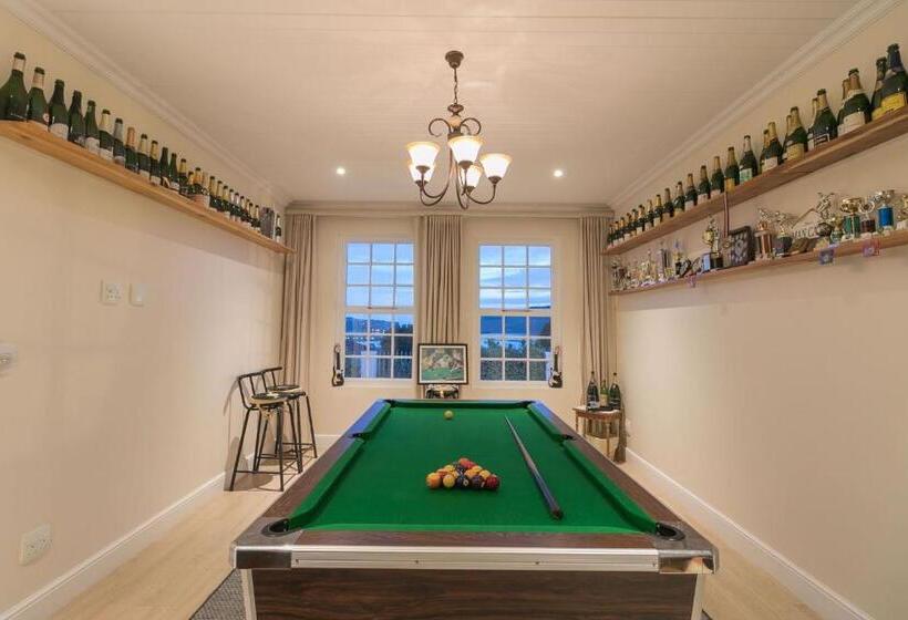 Пансион Westhill Luxury Guest House