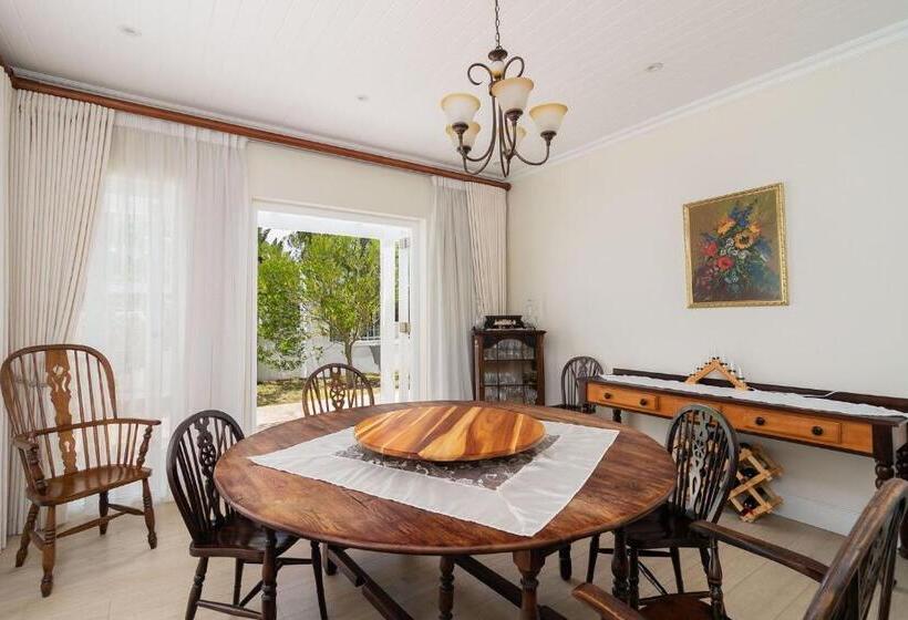 Пансион Westhill Luxury Guest House