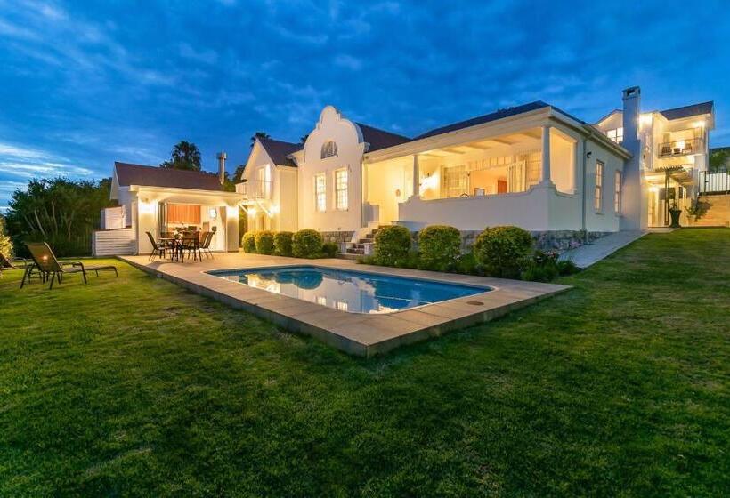 Пансион Westhill Luxury Guest House