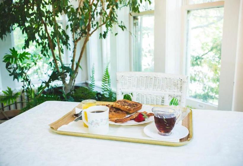 Общежитие The Rogers House Inn Bed And Breakfast