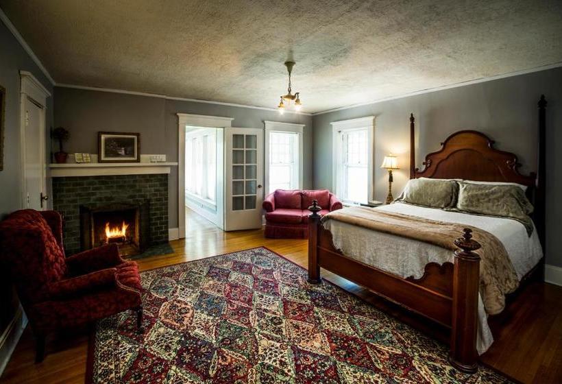 Общежитие The Rogers House Inn Bed And Breakfast