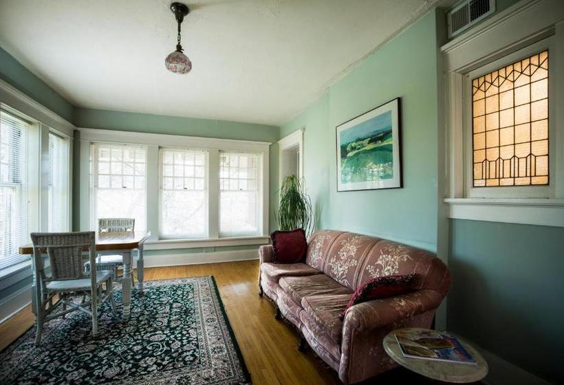 Общежитие The Rogers House Inn Bed And Breakfast