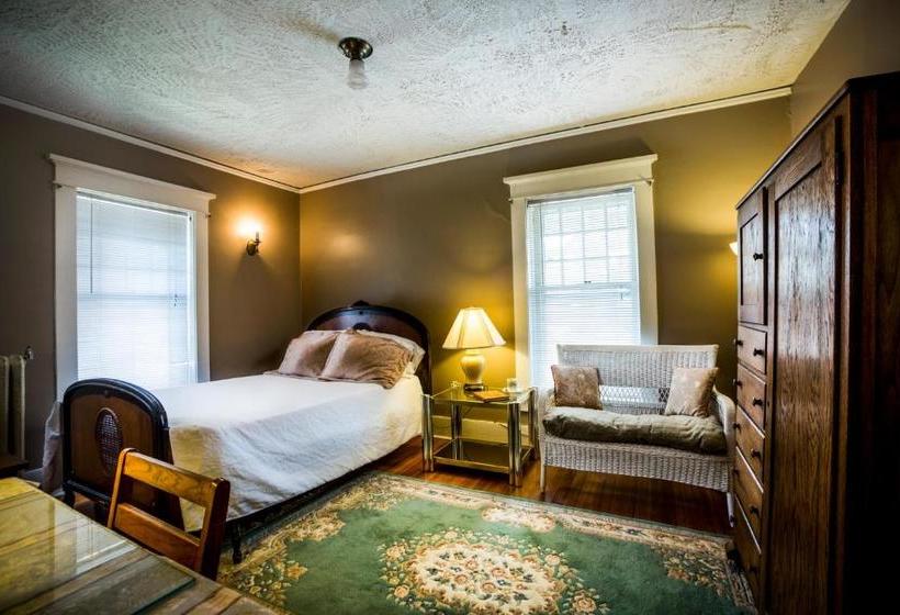Общежитие The Rogers House Inn Bed And Breakfast