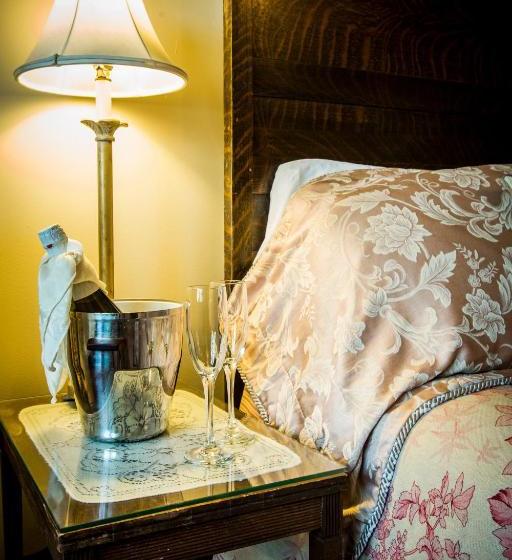 Общежитие The Rogers House Inn Bed And Breakfast