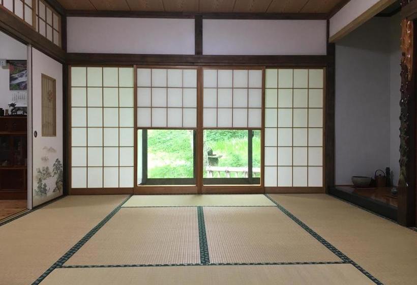 פנסיון Anzuan Nishida