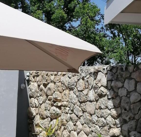 פנסיון Aviento Guesthouse