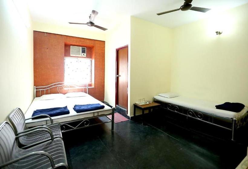 פנסיון Central Guest House