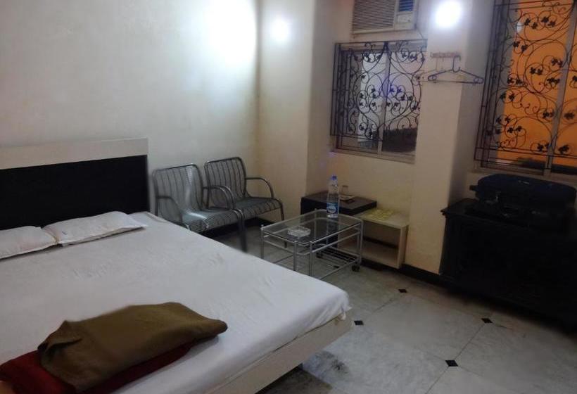 פנסיון Central Guest House