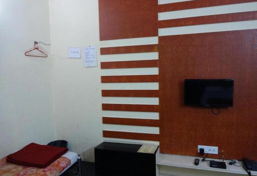 פנסיון Central Guest House