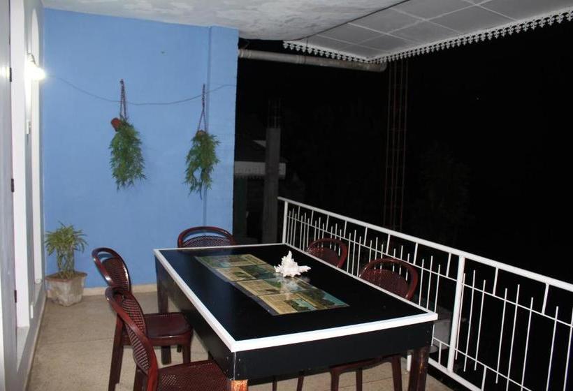 بنسيون Farah Guest Inn