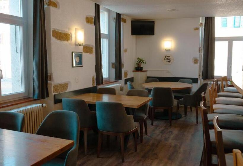 بنسيون Hôtel De L Ours