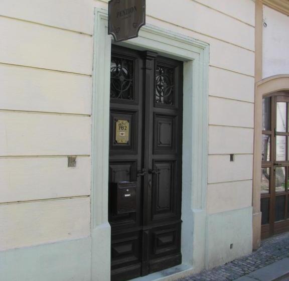 بنسيون Penzion 102