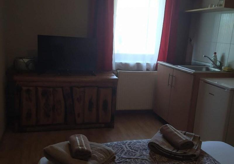 پانسیون Rooms Green Set