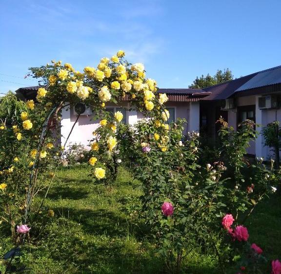 پانسیون Roza Guest House