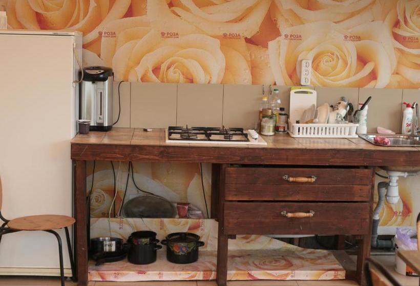 پانسیون Roza Guest House