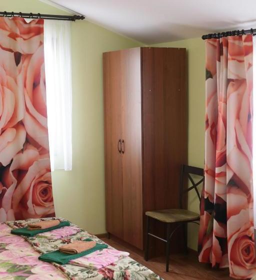 پانسیون Roza Guest House