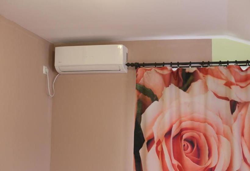 پانسیون Roza Guest House