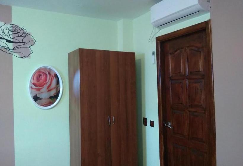 پانسیون Roza Guest House