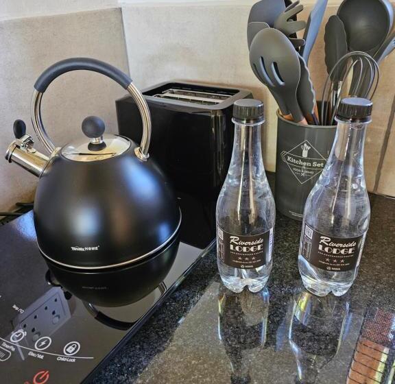 בית מלון כפרי Riverside Lodge & Conference Center