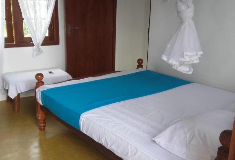 بنسيون Baywatch & Jayaweera House