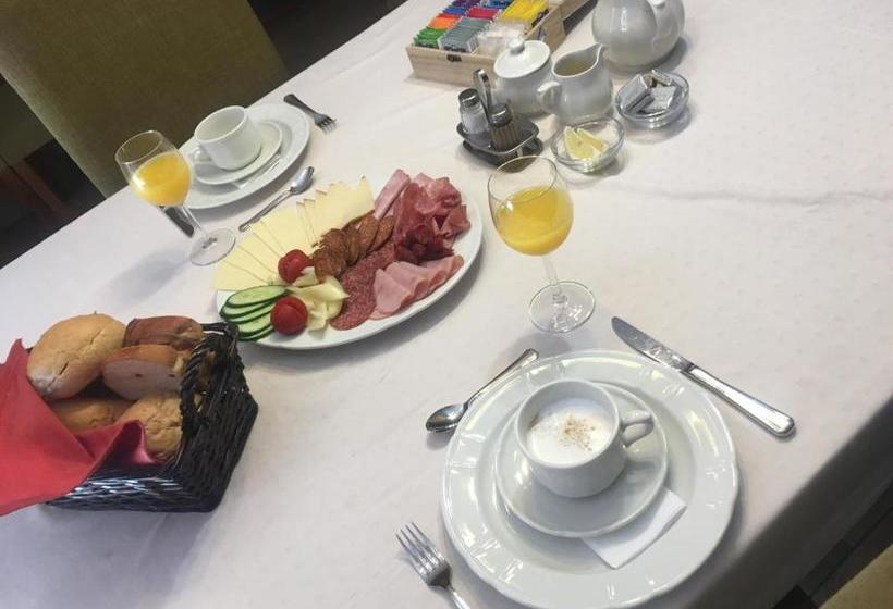 膳宿费 Ház Az Erdő Szélén