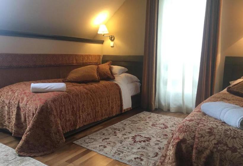 膳宿费 Ház Az Erdő Szélén