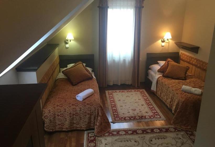 膳宿费 Ház Az Erdő Szélén