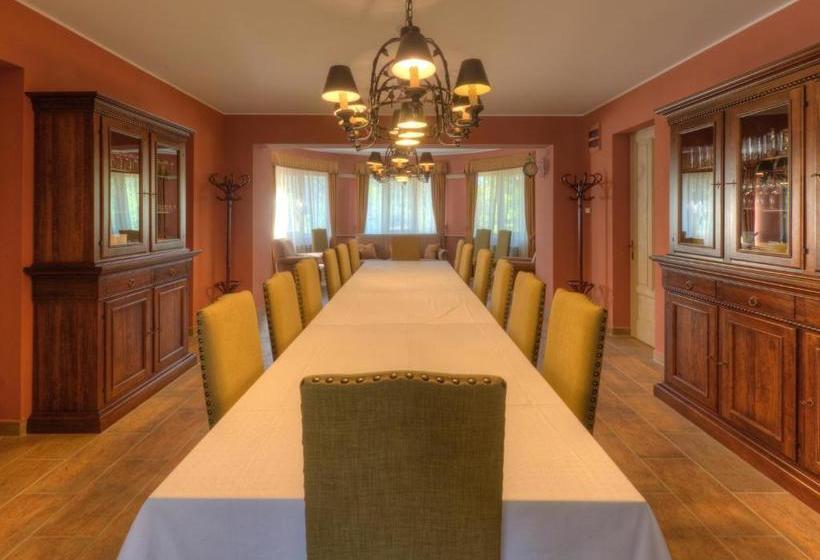 膳宿费 Ház Az Erdő Szélén