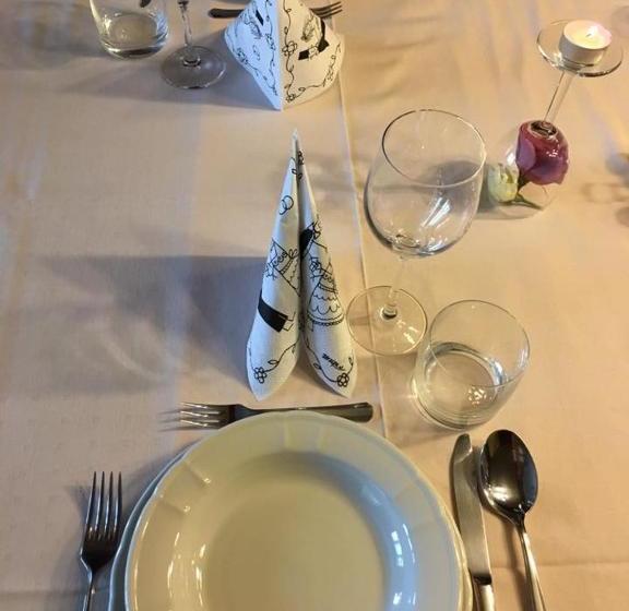 膳宿费 Ház Az Erdő Szélén