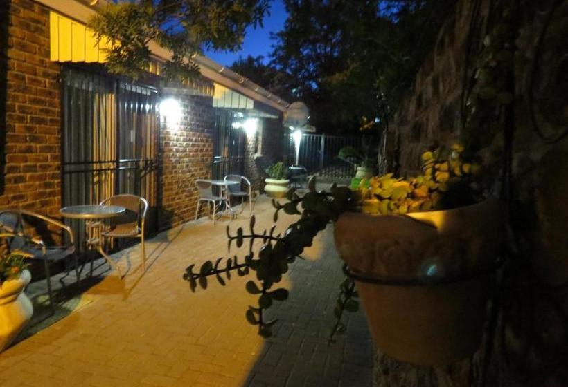 بنسيون Coral Tree Guest Rooms