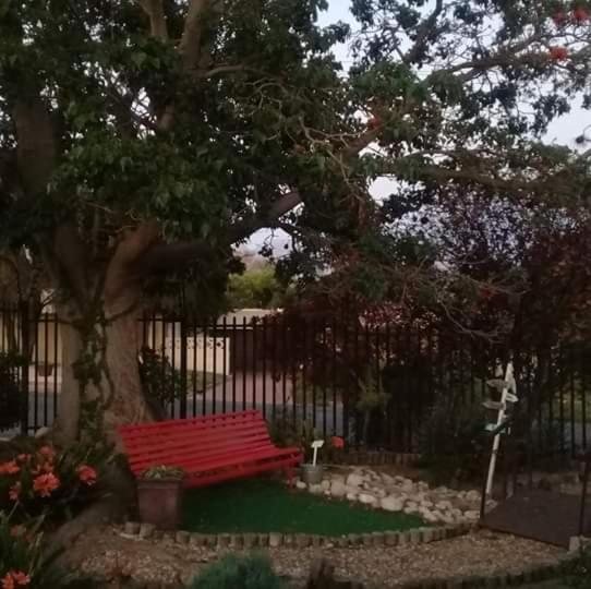 Пансион Coral Tree Guest Rooms