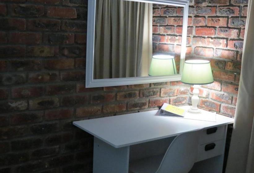 Пансион Coral Tree Guest Rooms