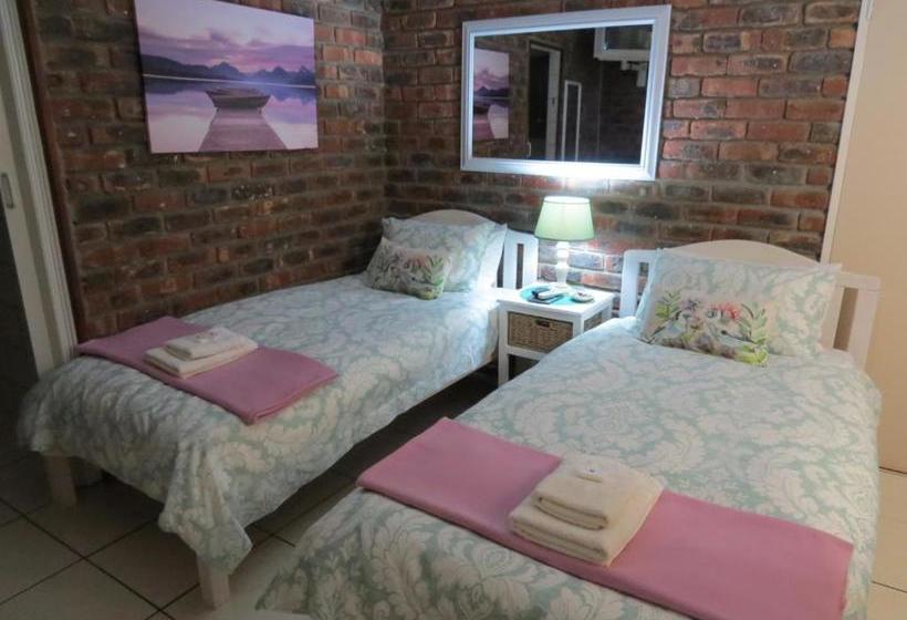 بنسيون Coral Tree Guest Rooms