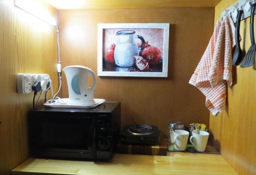 Пансион Coral Tree Guest Rooms