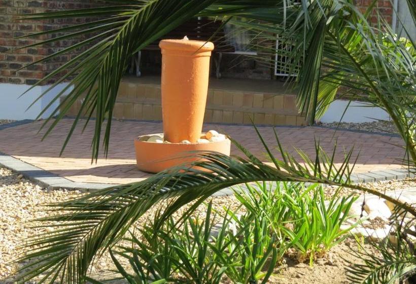 Пансион Coral Tree Guest Rooms