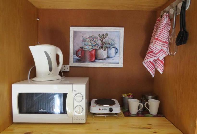 Пансион Coral Tree Guest Rooms