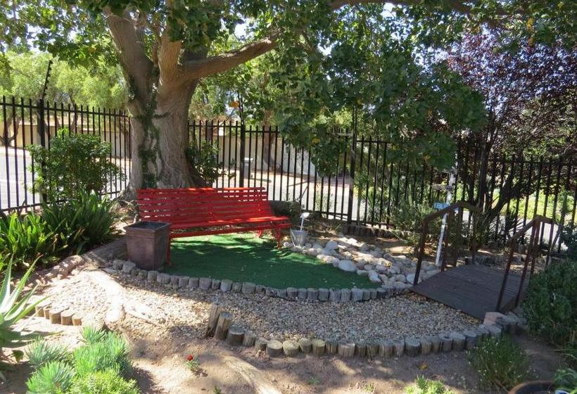 Пансион Coral Tree Guest Rooms