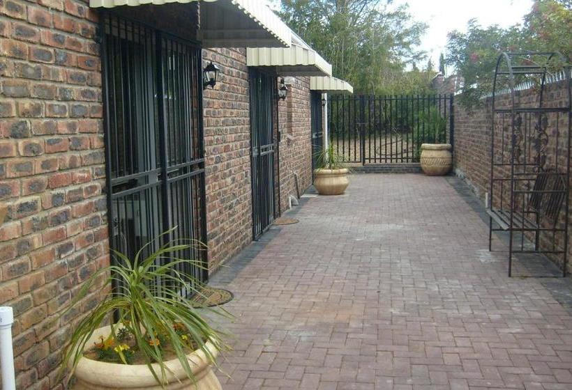 بنسيون Coral Tree Guest Rooms