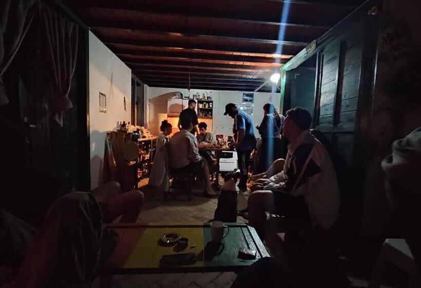 پانسیون Green Door