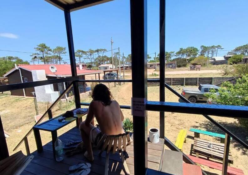 پانسیون Green Door