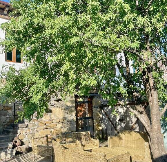 پانسیون Guest House Savane