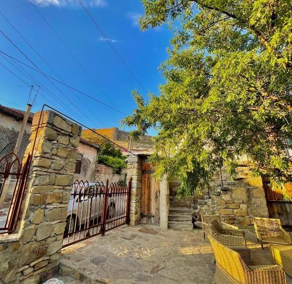 پانسیون Guest House Savane