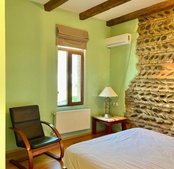 پانسیون Guest House Savane