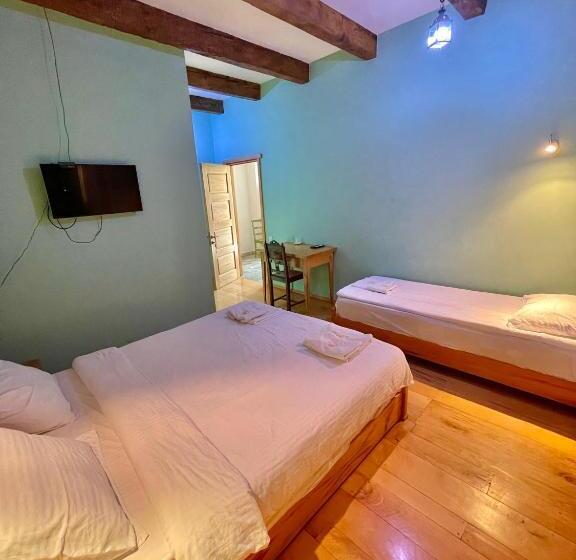 پانسیون Guest House Savane