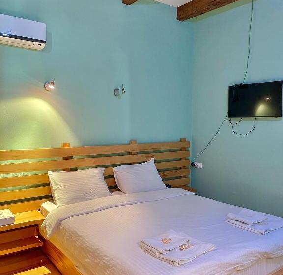 پانسیون Guest House Savane